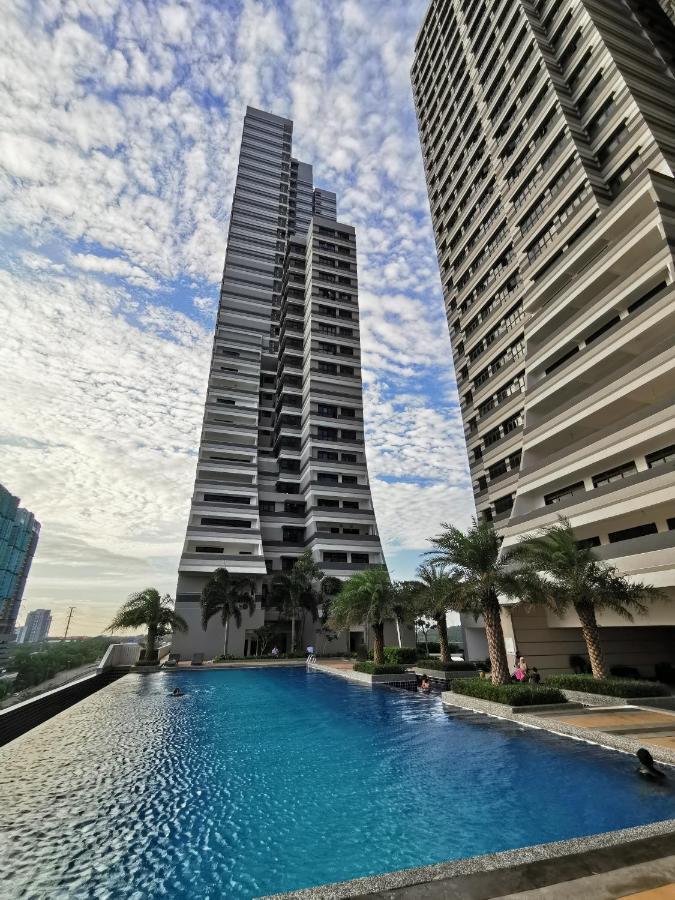 Ferienwohnung Meridin@Medini#3 Nusajaya  Exterior foto